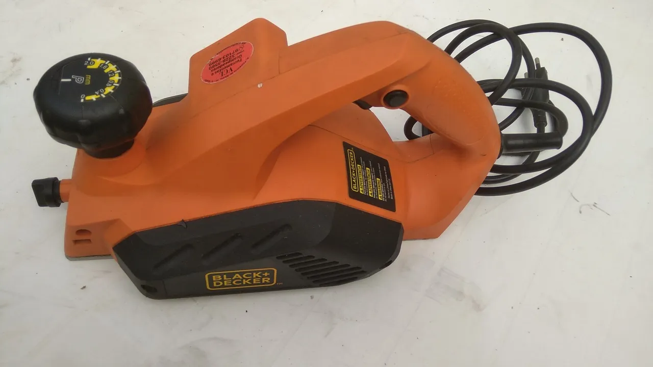 Plana elétrica 3-1/4" (82mm)Black+Decker