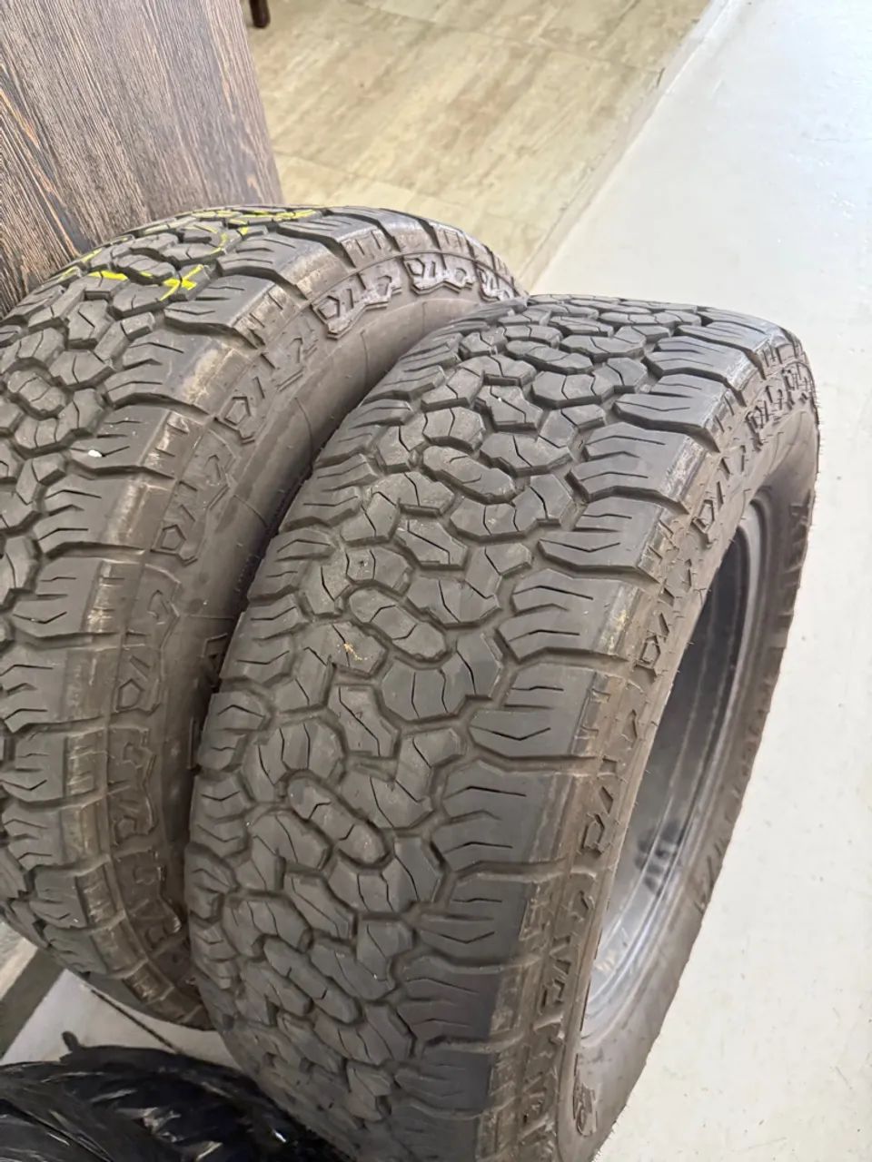 Rodas amarok Aro 18 Originais Pneus Biscoito  - Foto 2