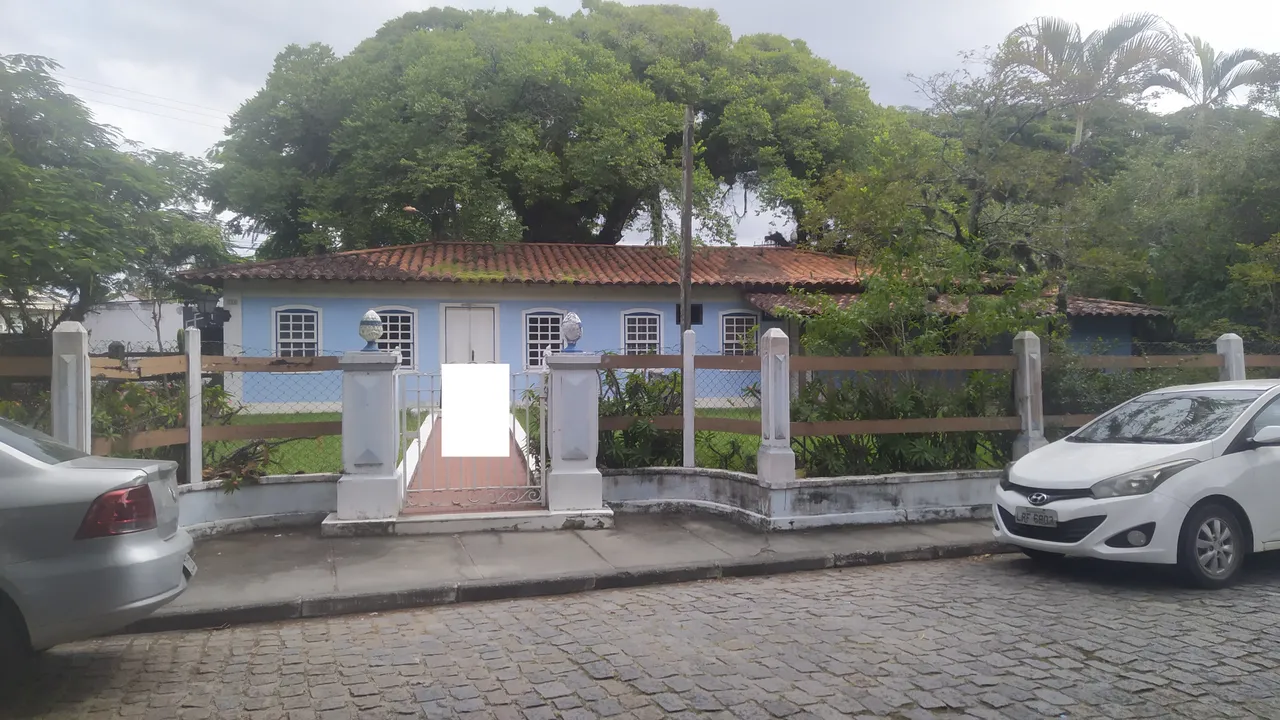 Casa para aluguel com 410 metros quadrados com 8 quartos