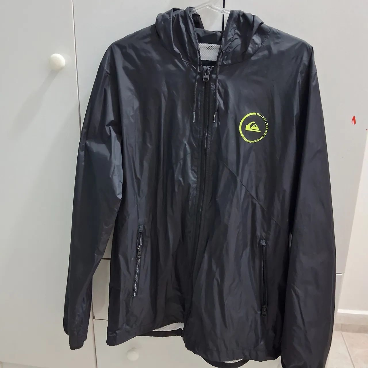 Jaqueta Quiksilver preta com capuz - Original