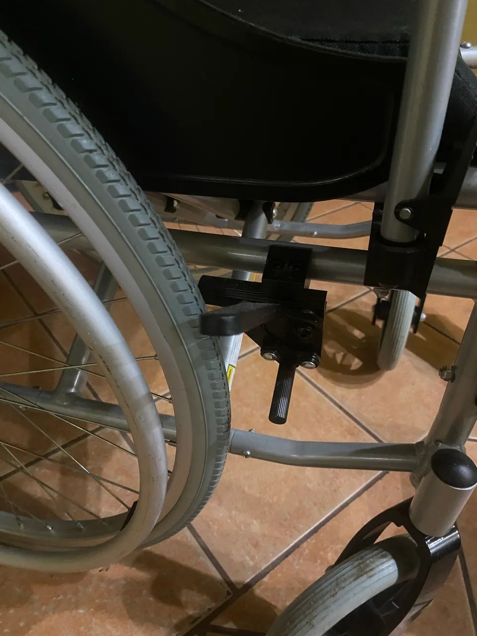 CADEIRA DE RODAS  - NOVA - Foto 2