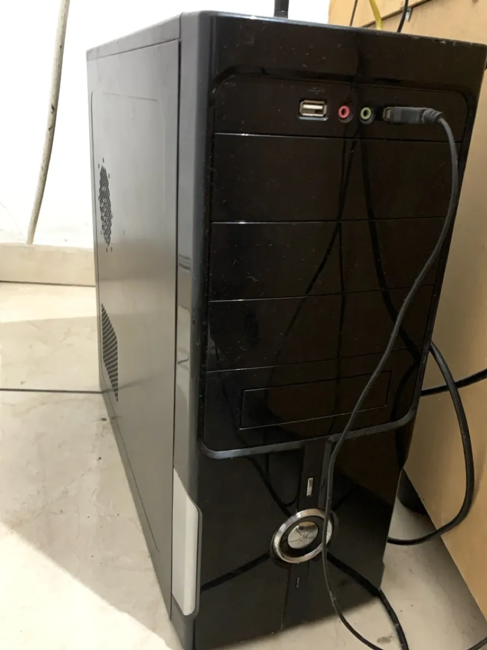 Computador Desktop - Gabinete Preto, troco né bike aro 26