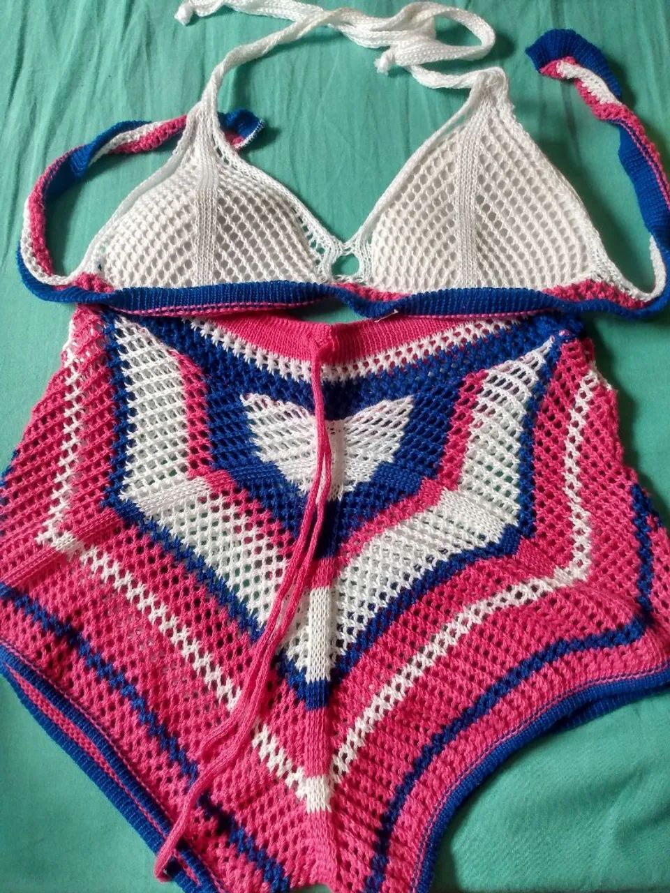 Conjunto de Crochê Branco com Detalhes Coloridos - Foto 3