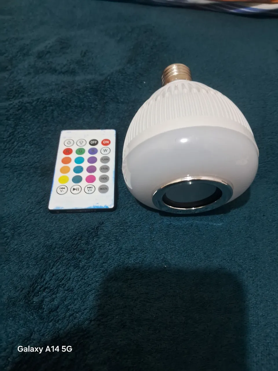 Lâmpada LED Bluetooth com Controle Remoto