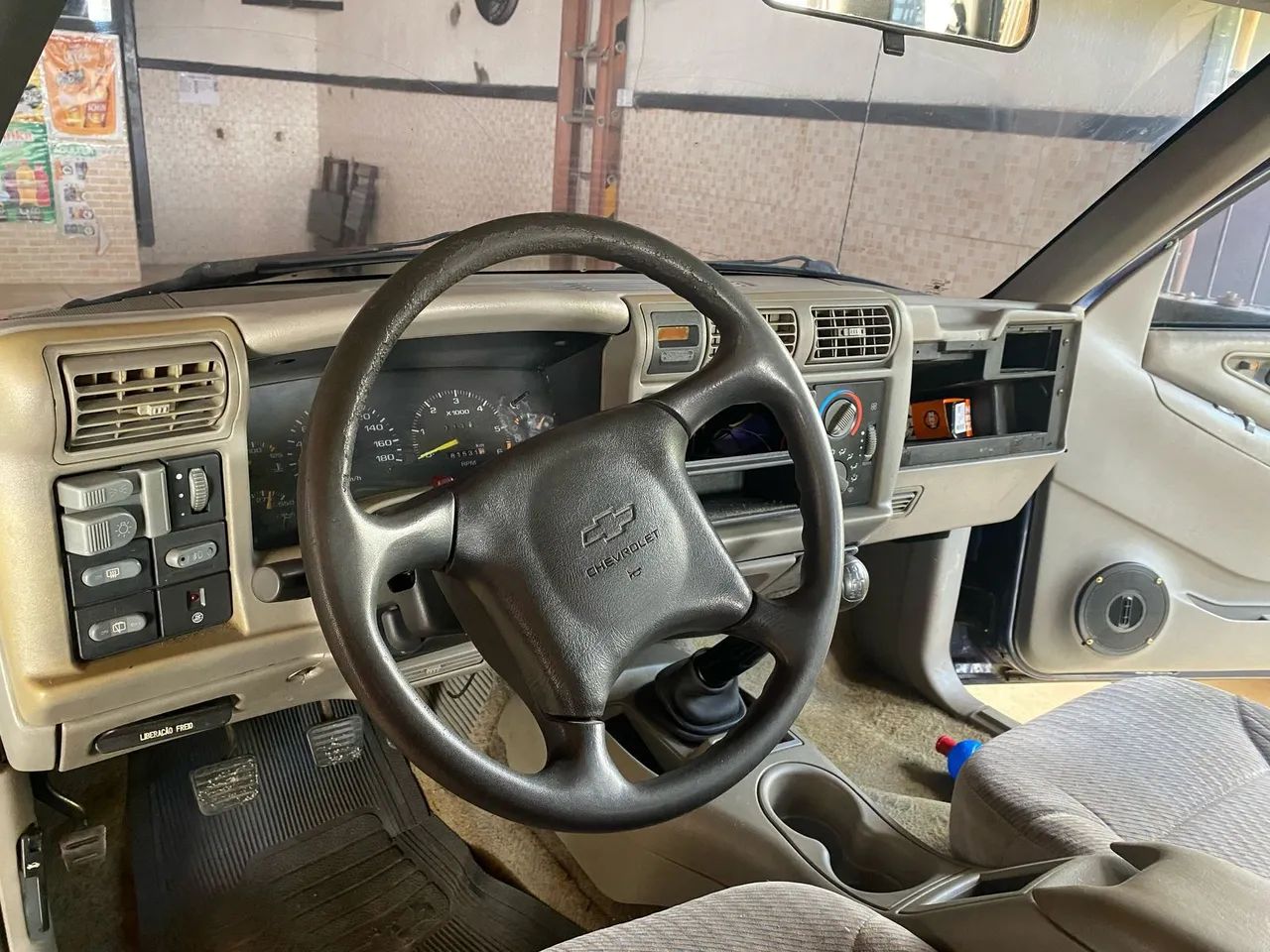 Carro Blazer DLX