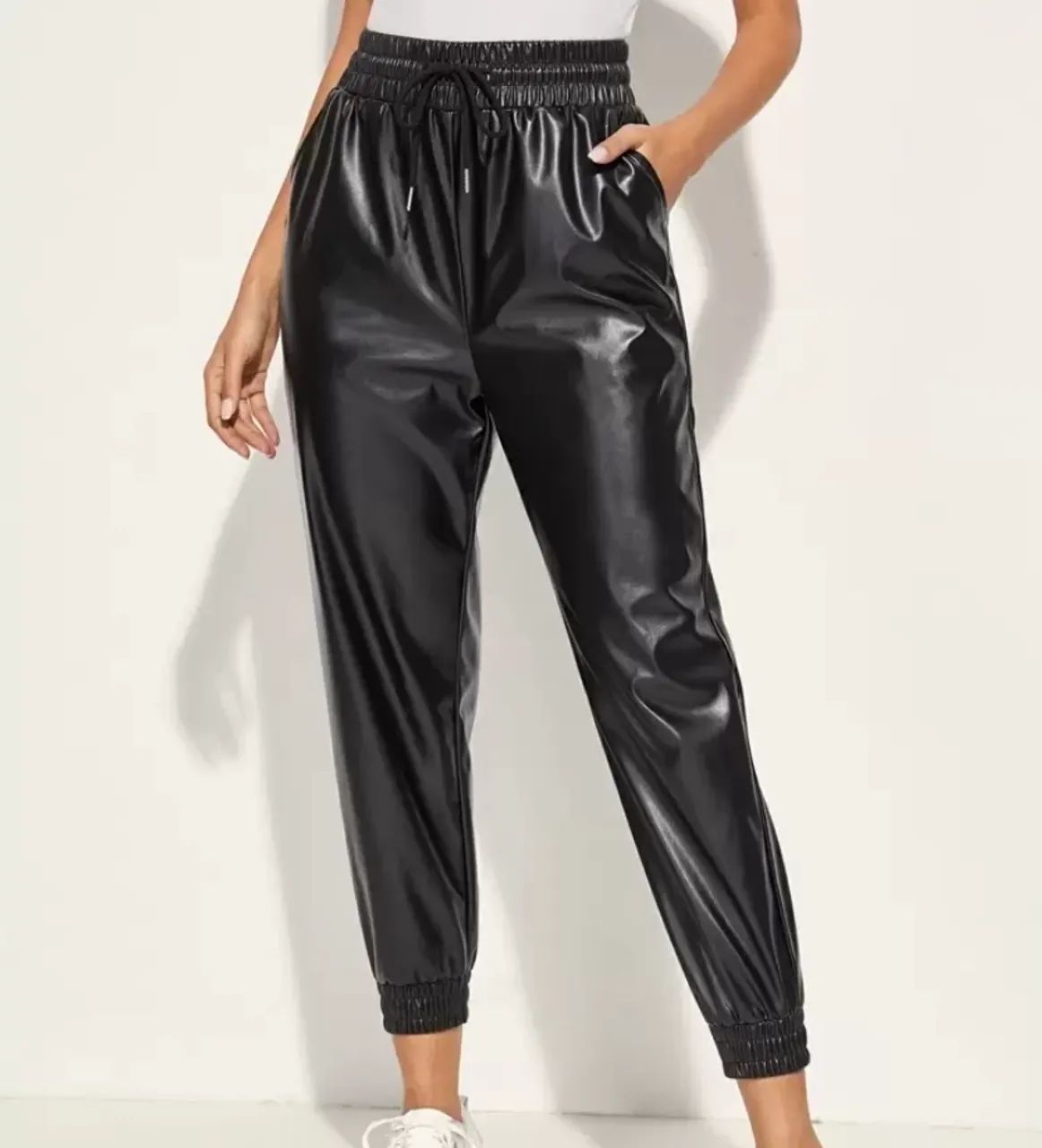 Calça de couro preta tamanho P
