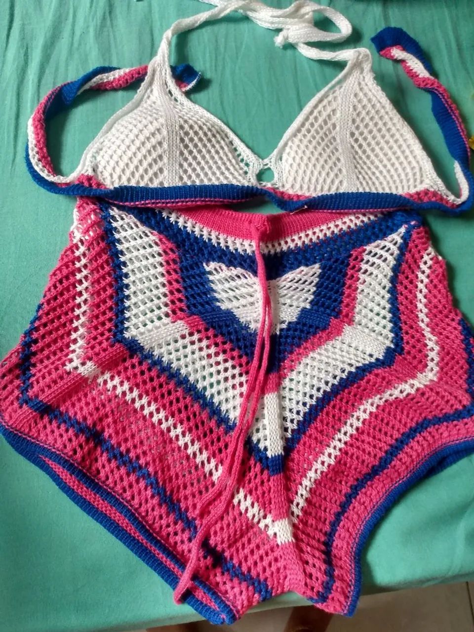 Conjunto de Crochê Branco com Detalhes Coloridos - Foto 2