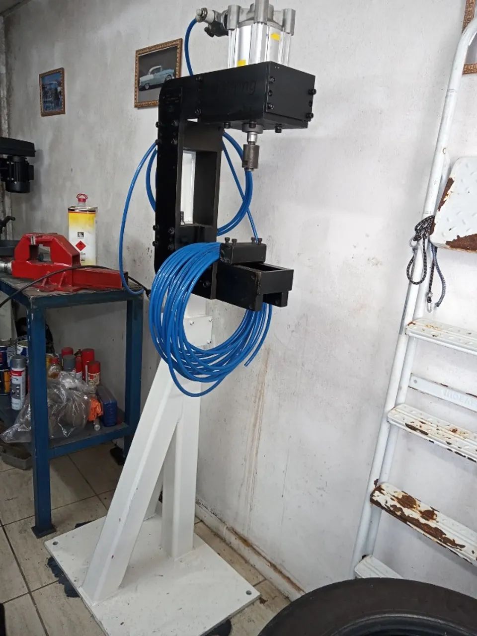 Vendo Prensa pneumática com capacidade de 500kg com pedal de acionamento. - Foto 2