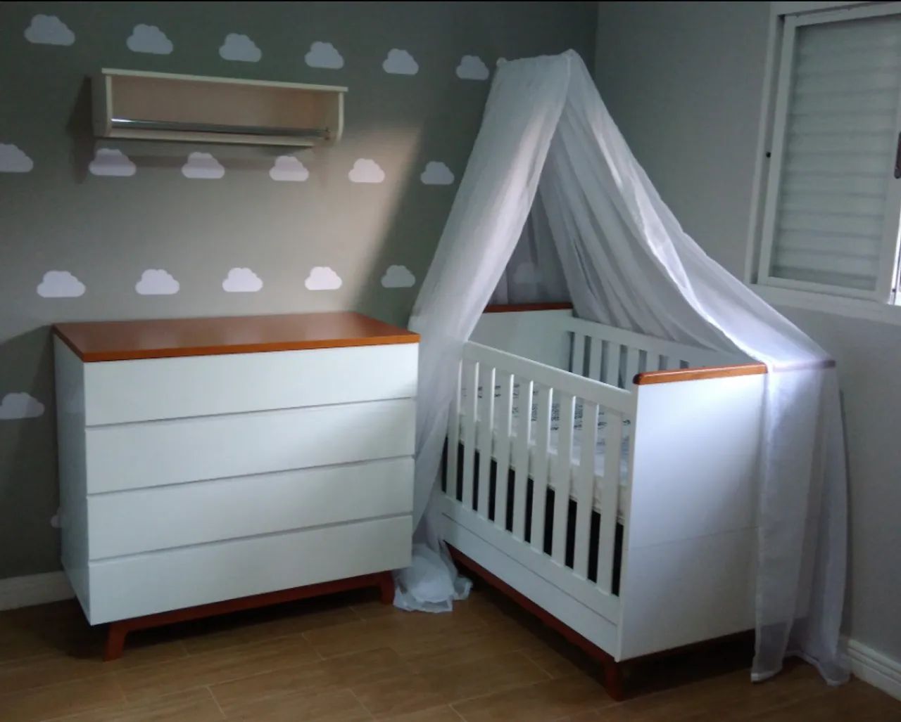 Quarto de bebê completo: berço, cômoda e porta fraldas - Foto 2
