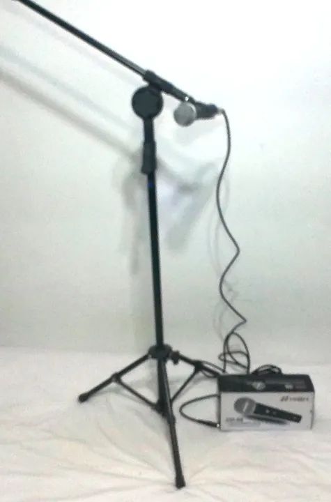 Promoção de Um Microfone SM 58 Legendary com Pedestal - Foto 2