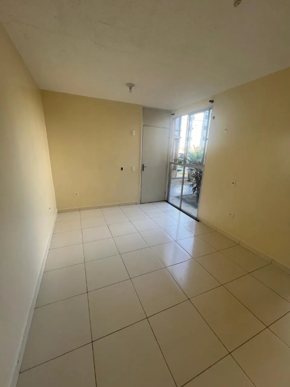 Alugo apartamento de 2 dormitórios no Condominio Felicidade