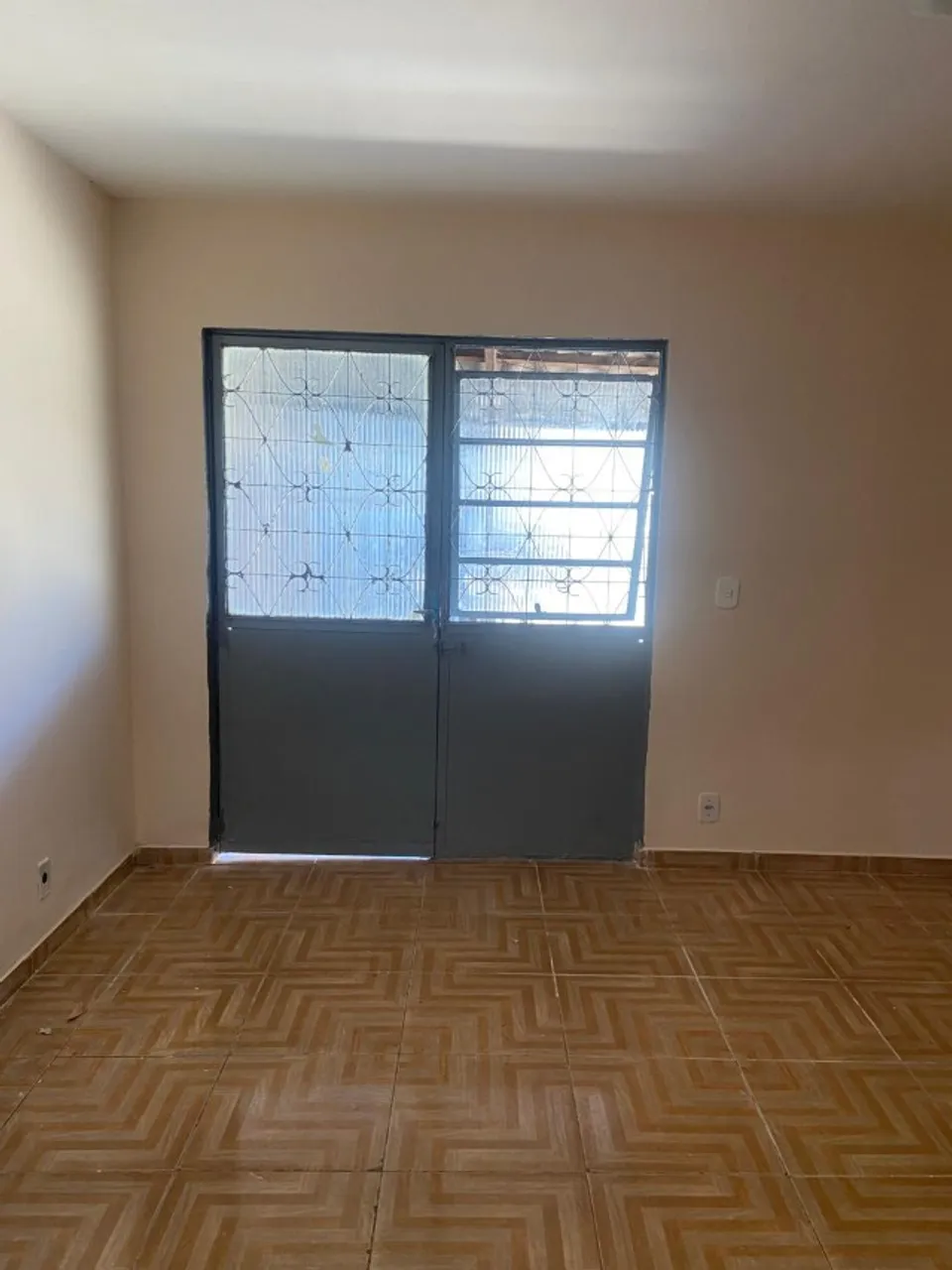 Aluga-se uma casa de 02 quartos na 12 HC Novo Gama