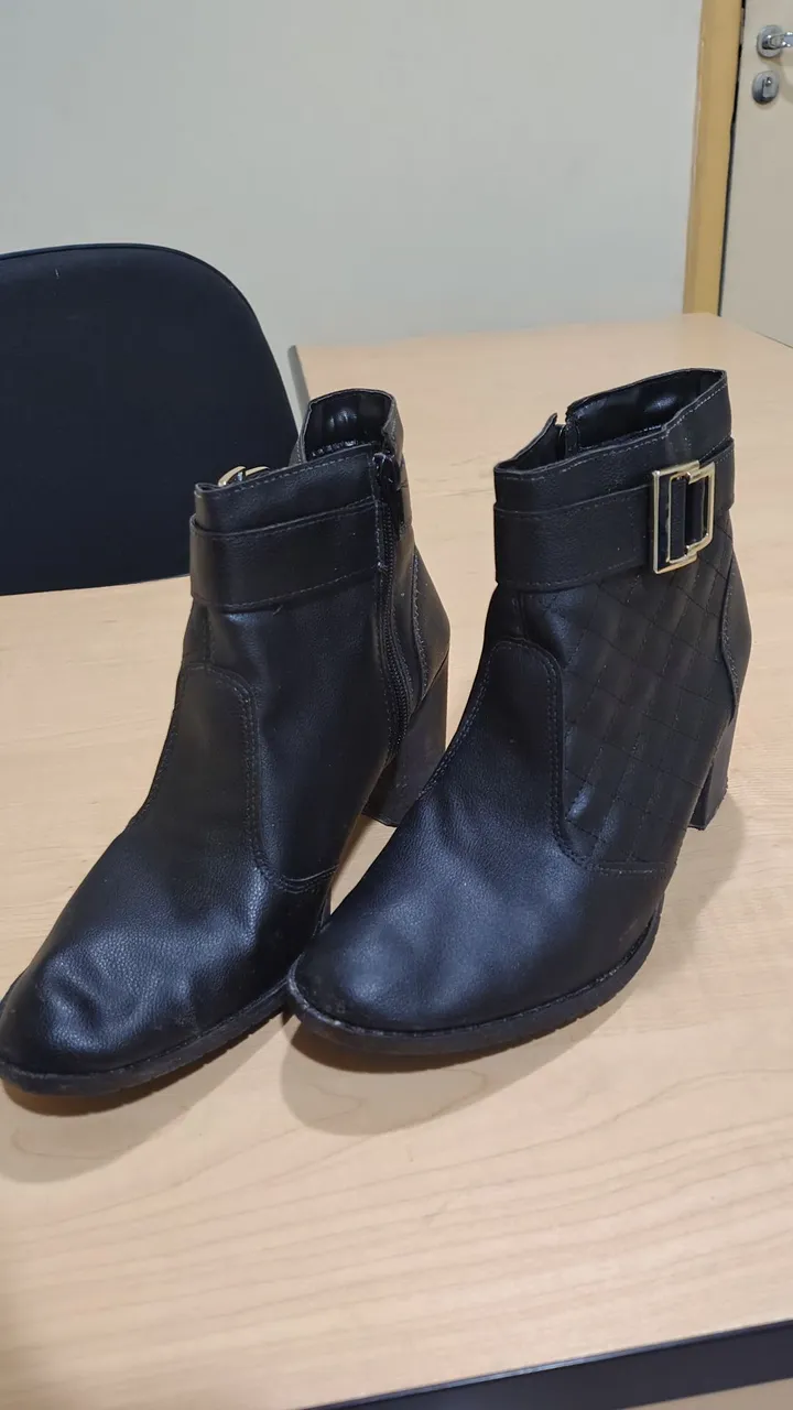 Bota GiGiL Feminina Cano Curto Salto Grosso Sapato Macio Conforto
