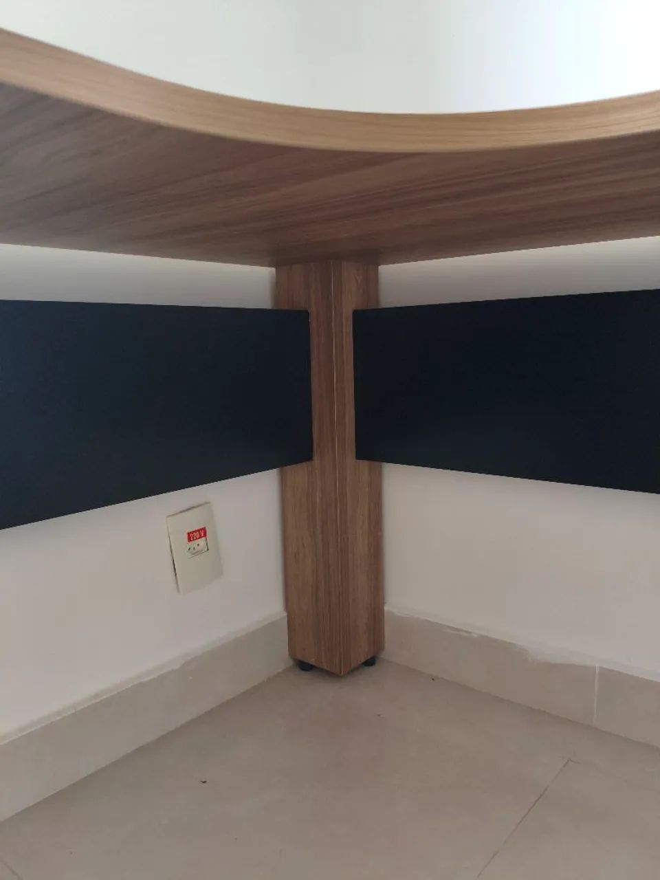 Mesa de escritório em L marca Acerto - Foto 4