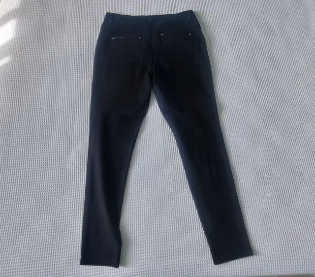 Calça preta confeccionada em algodão com elastano - Foto 2