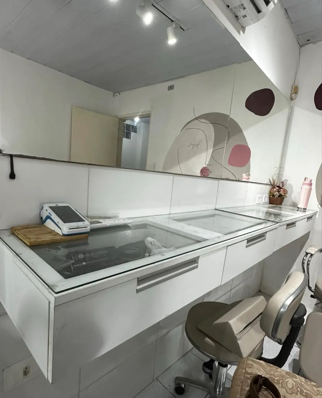 Bancada com tampa de vidro - penteadeira 