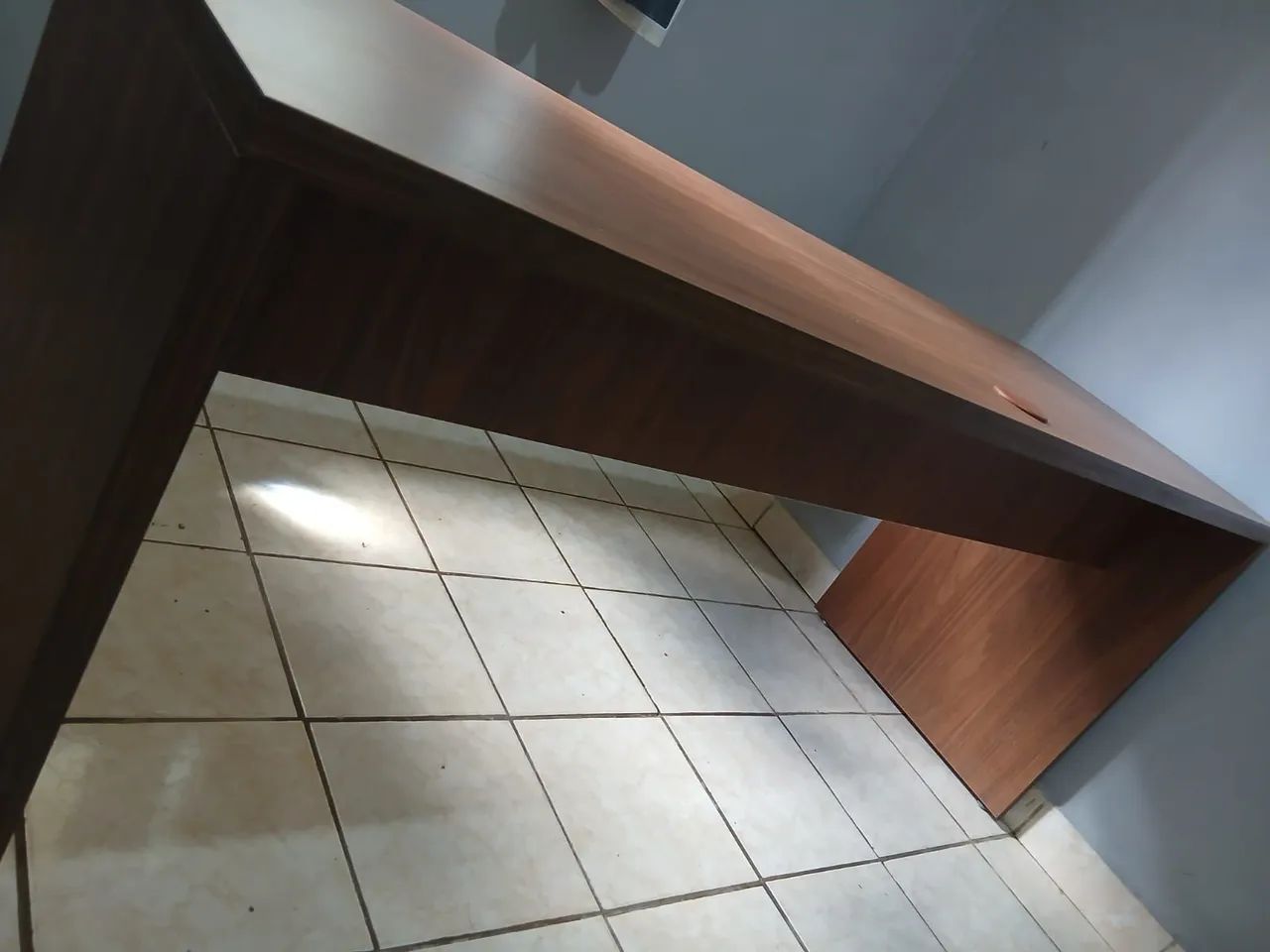 Mesa de escritório com o comprimento 1,80 - 1 metro e 80 centímetros - Foto 3