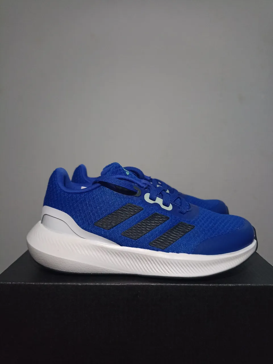 Tênis Adidas casual tamanho 39 ou 42 original com etiqueta
