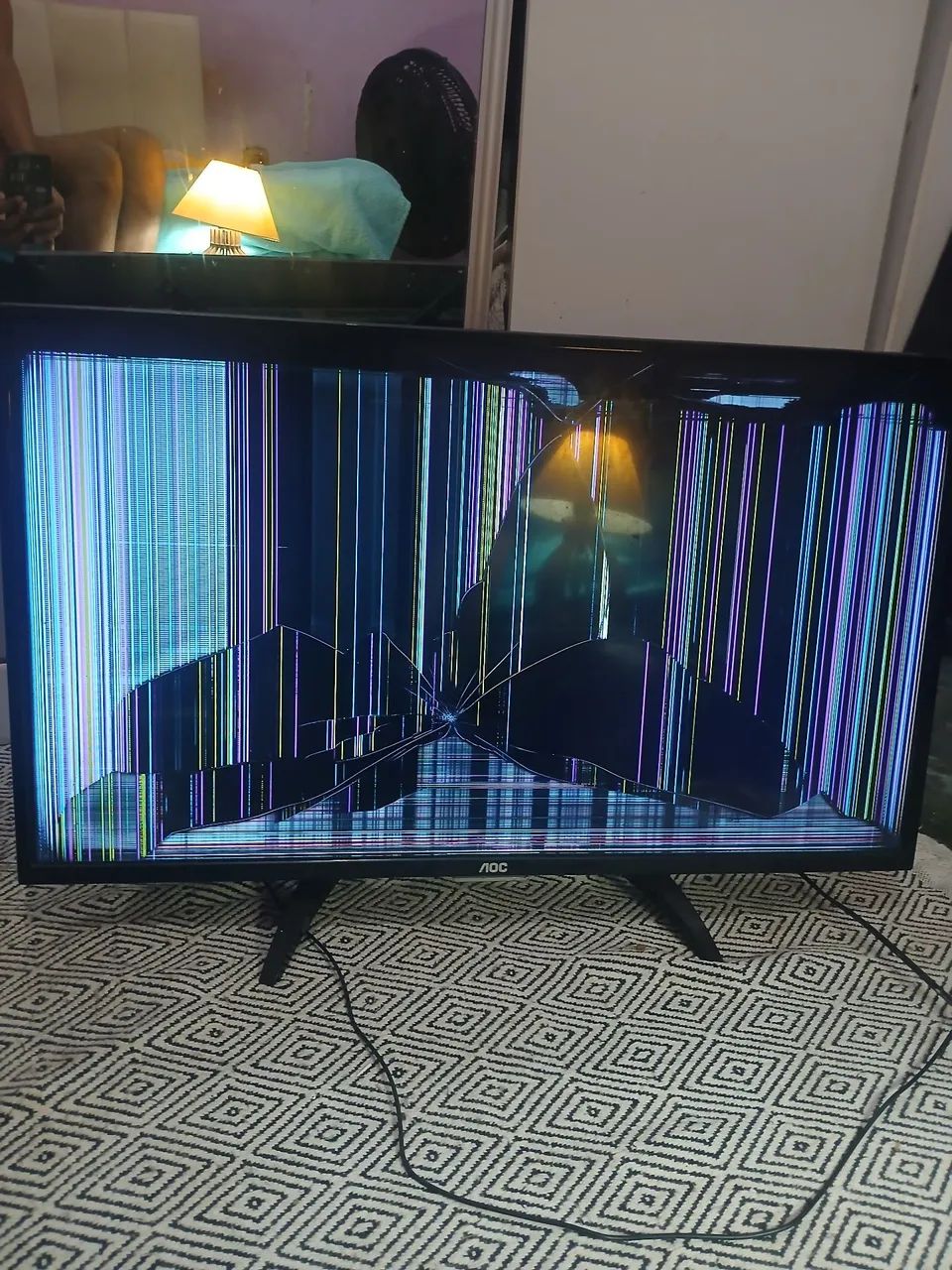 Tv Aoc 32 Smart com tela quebrada  - Foto 2