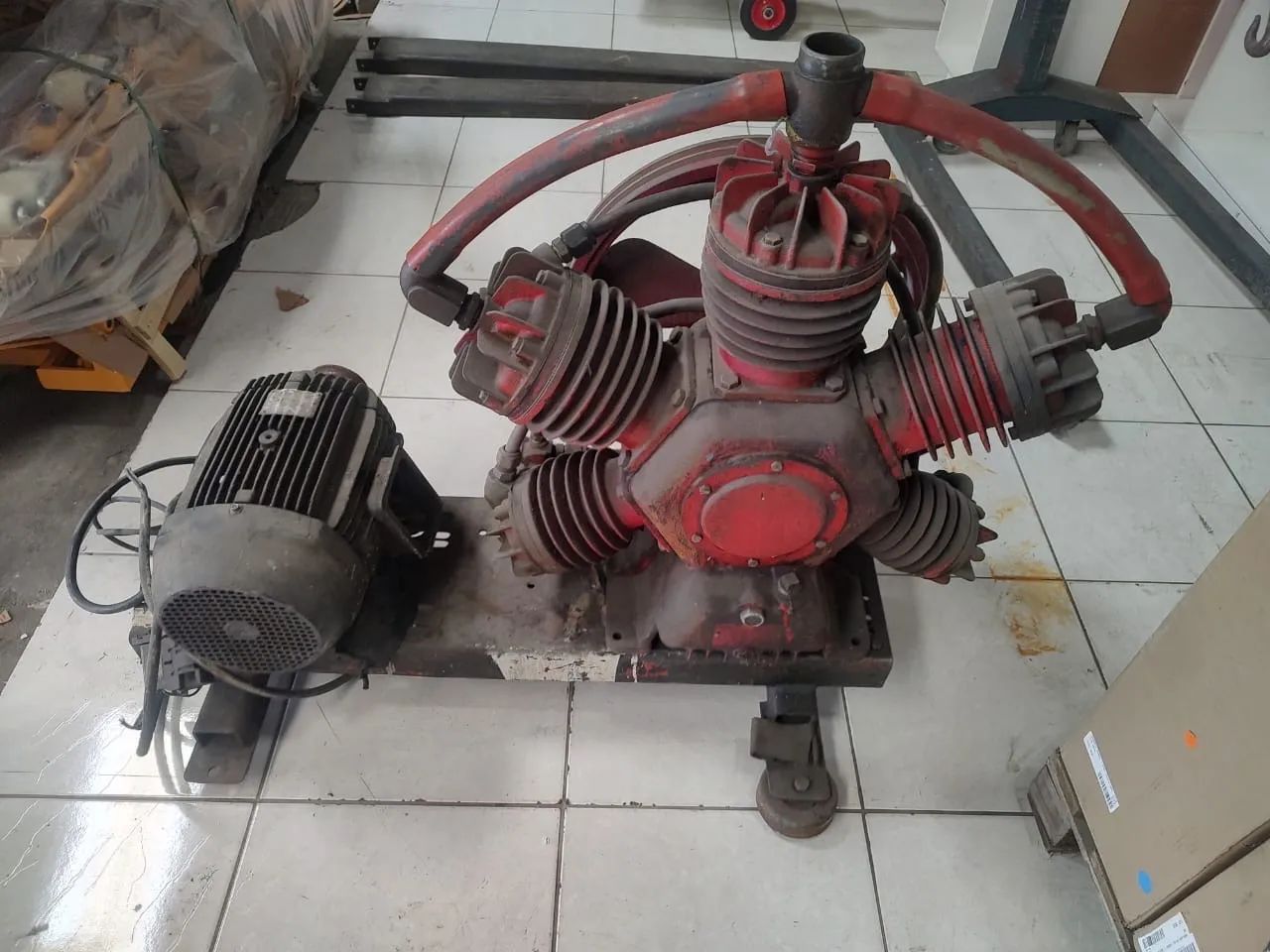 Compressor 60 pés sobre base com motor de 15 cv blindado - Foto 3