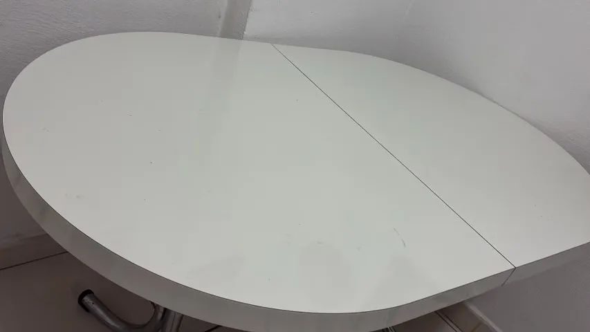 Mesa com quatro cadeiras 