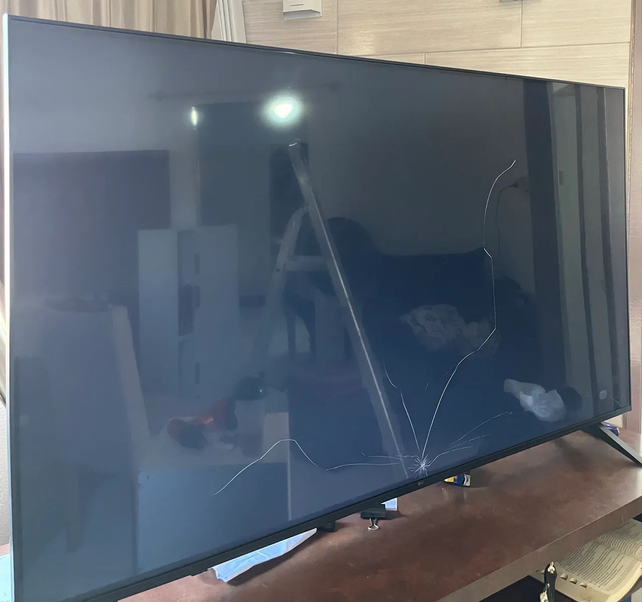 LG 65" 4K - Tela quebrada - Para peças - Foto 3