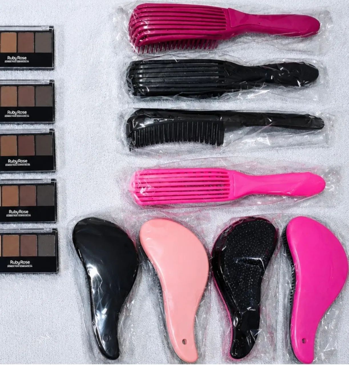 Kit de maquiagem e escovas de cabelo  - Foto 3
