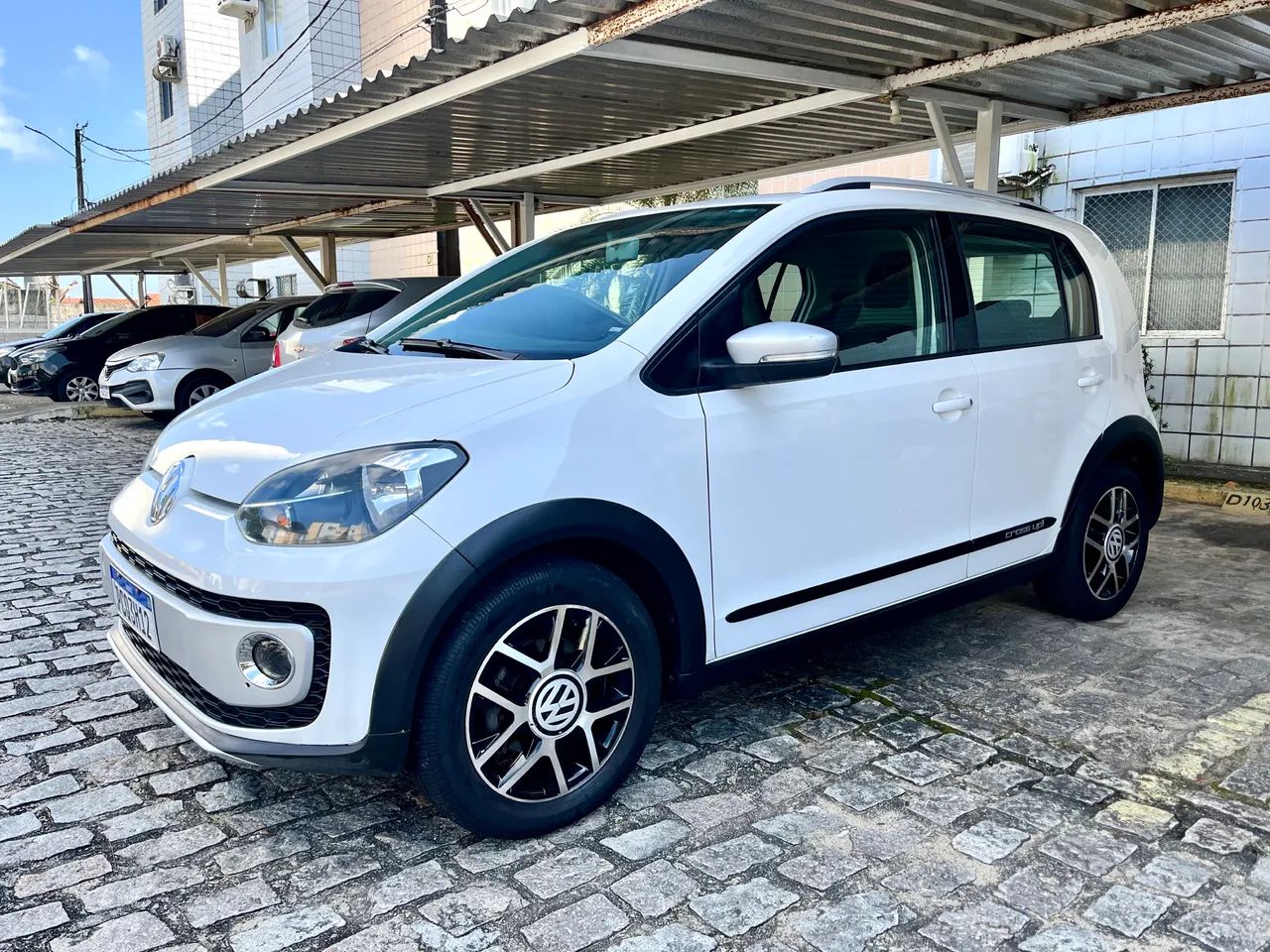 Volkswagen Up! up! cross 1.0 TSI Total Flex 12V 5p 2017