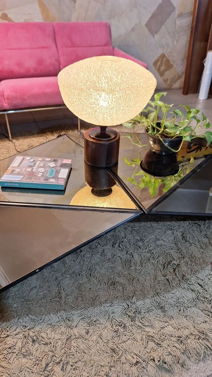 Luminária de mesa com base em jacarandá e cúpula em acrílico  - Foto 4