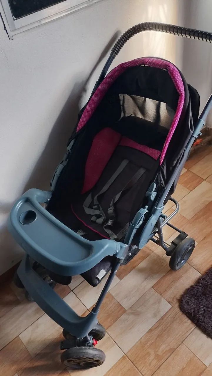 Carrinho de bebê semi novo