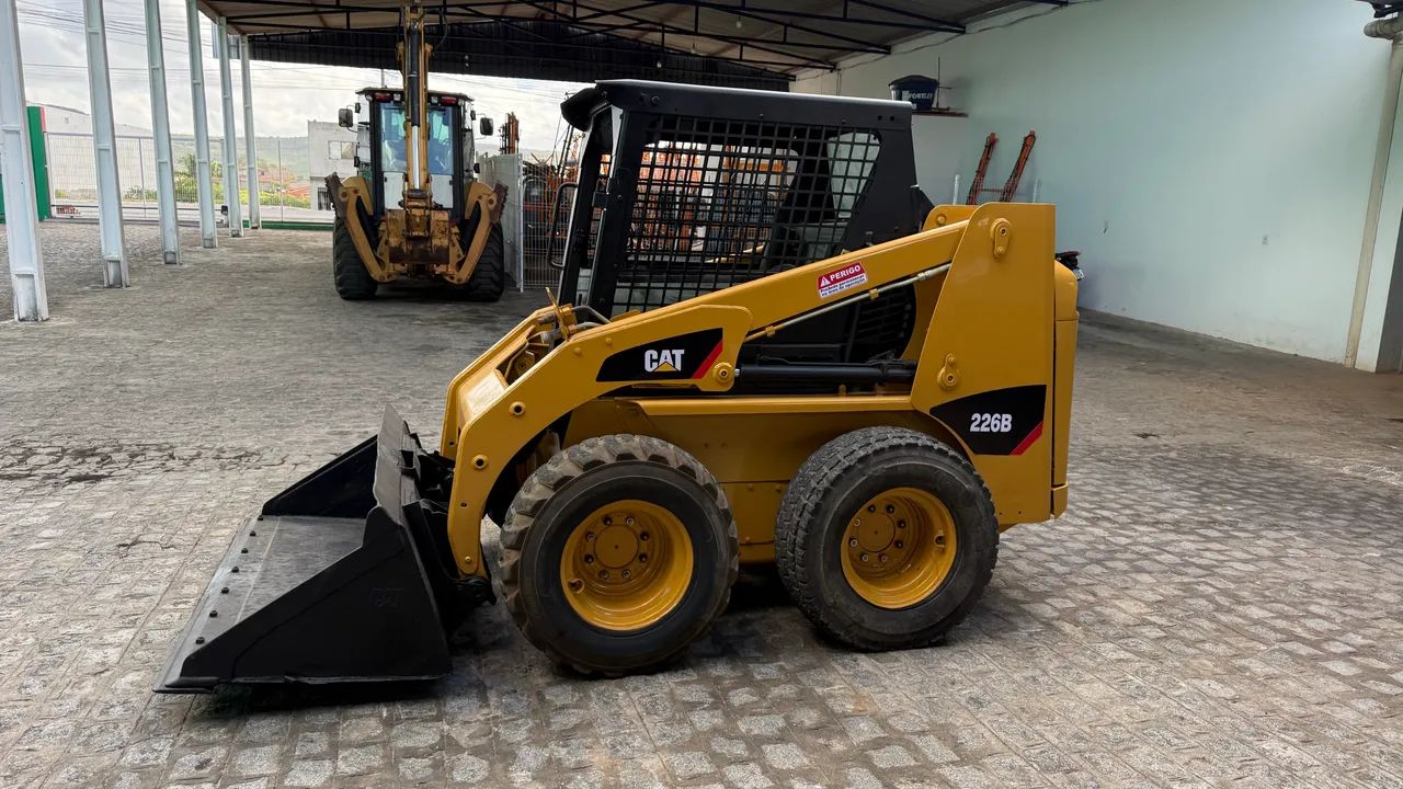 Mini Carregadeira CAT226B - Foto 4