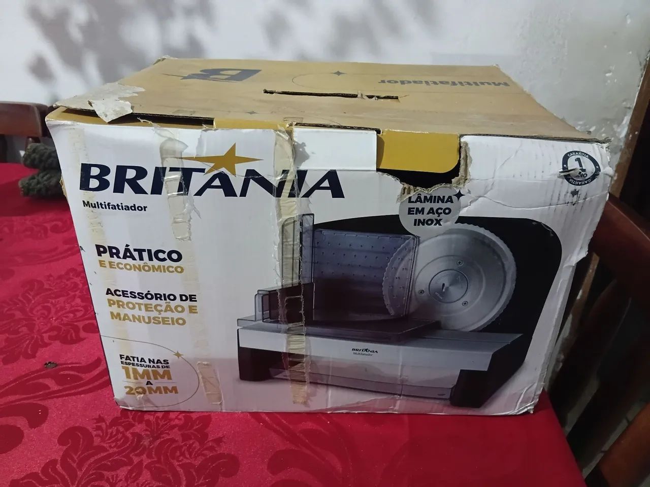 VENDO FATIADORA BRITÂNIA, USADA APENAS 3 VEZES