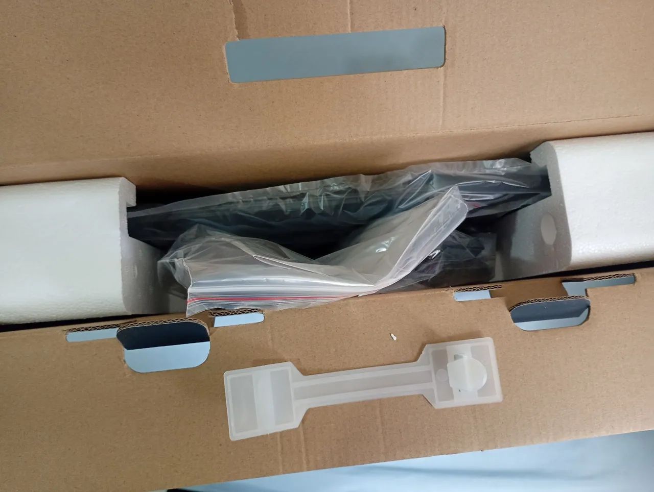 Monitor 15, 6 polegadas nova na caixa - Foto 5