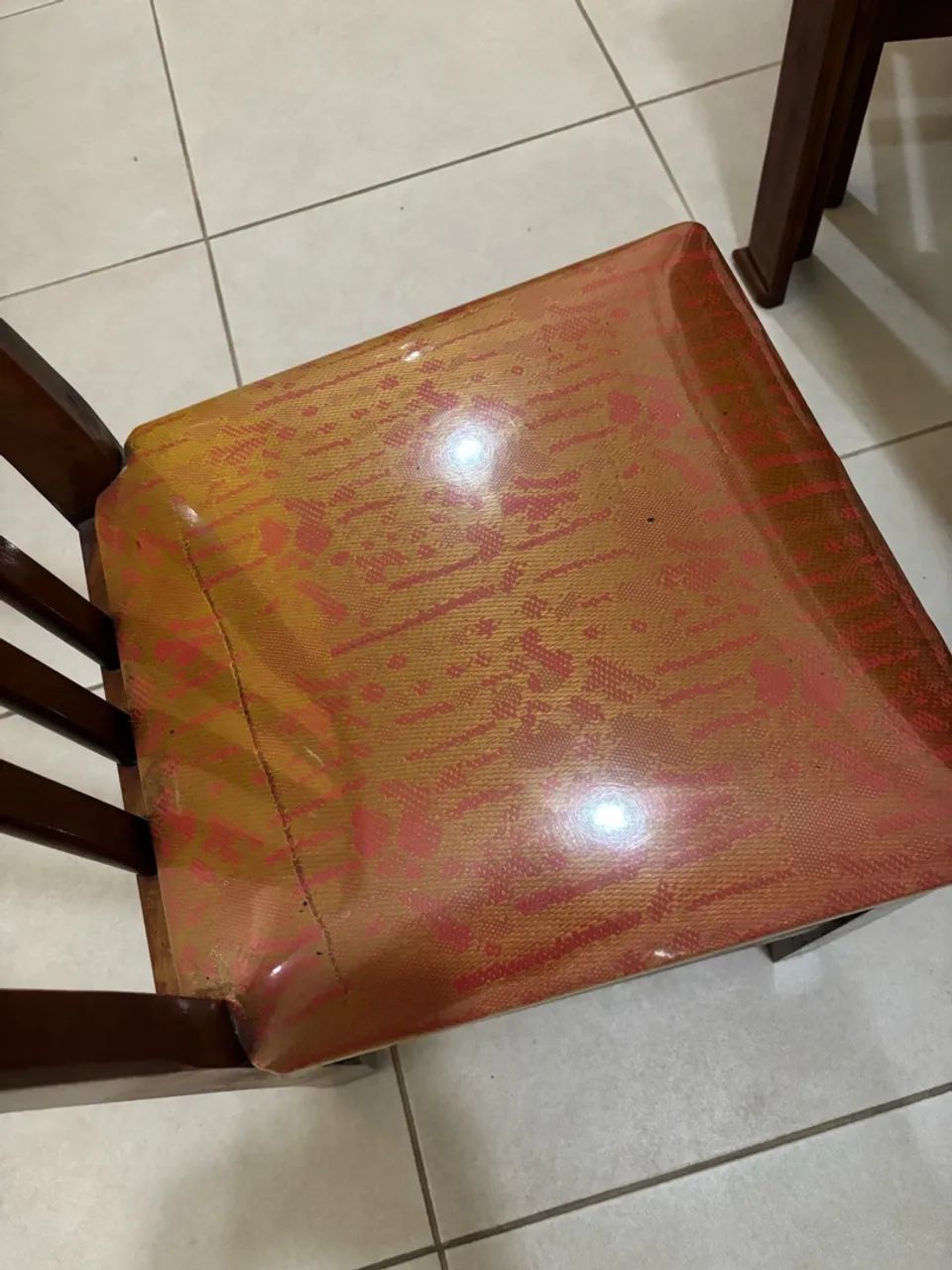 Mesa retangular com tampo de vidro e 4 cadeiras  - Foto 5