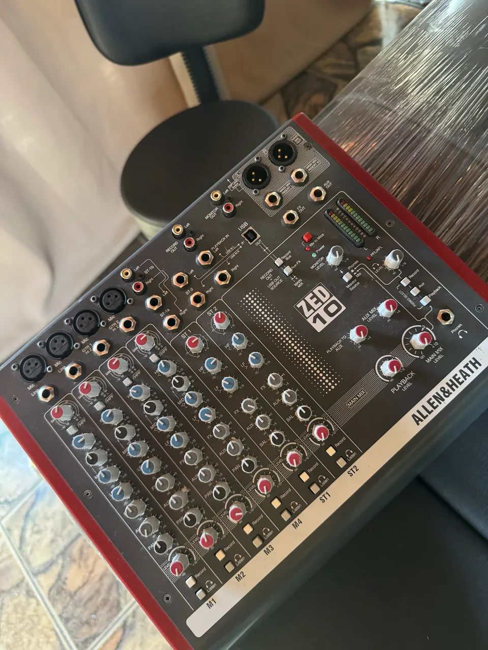 Vendo Mesa de som/Interface ALLEN&HEATH ZED10  - Foto 3
