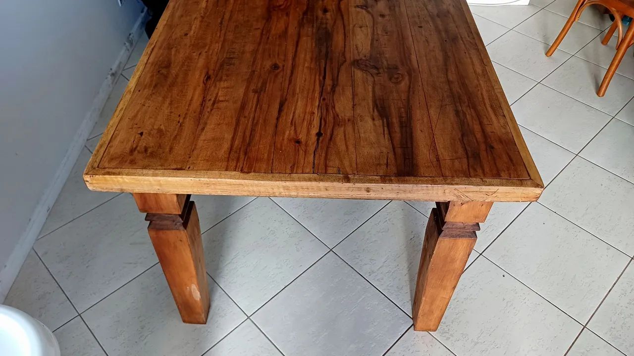 MESA DE MADEIRA MACIÇA PARA 6 LUGARES - Foto 5