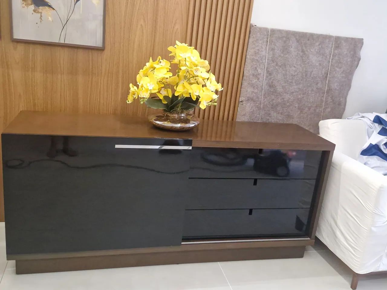 Buffet para louças com gavetas e prateleiras