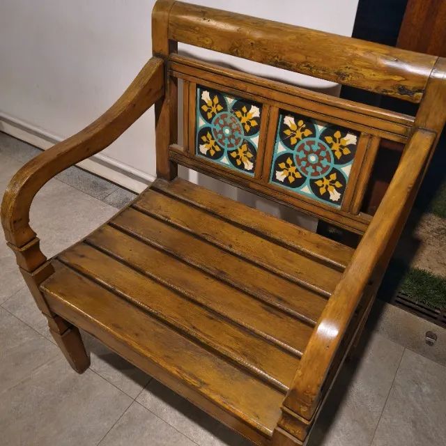 Conjunto de banco e poltronas de madeira - Foto 2
