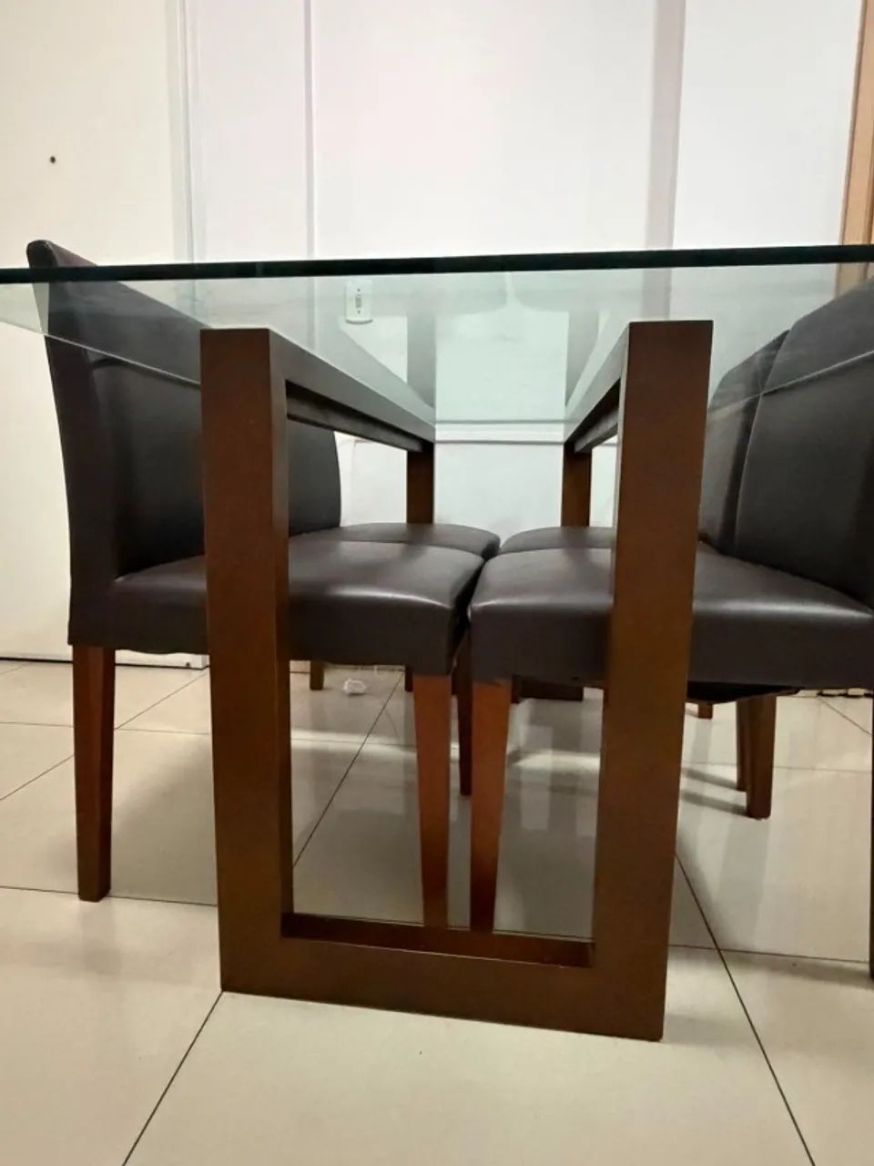 Mesa de Jantar Quadrada 4 lugares com cadeiras e tampo de vidro.  - Foto 2