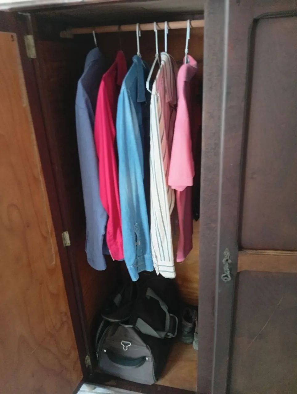Guarda roupa antigo  - Foto 5