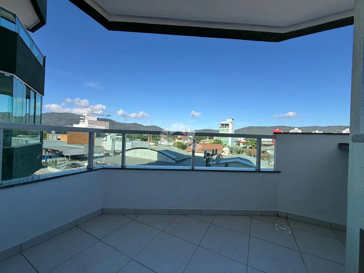 APARTAMENTO COM 3 QUARTOS SENDO 1 SUÍTE 1 VAGA DE GARAGEM NA TRINDADE FLORIANÓPOLIS - Foto 4