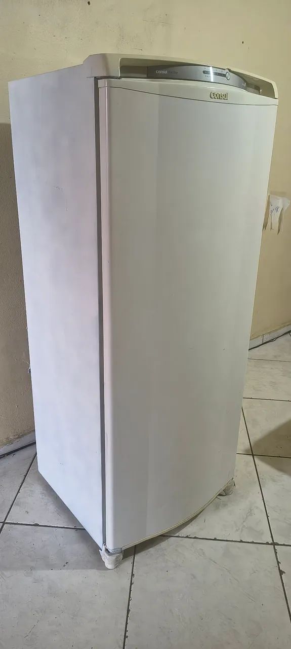 Geladeria Consul uma porta com freezer 