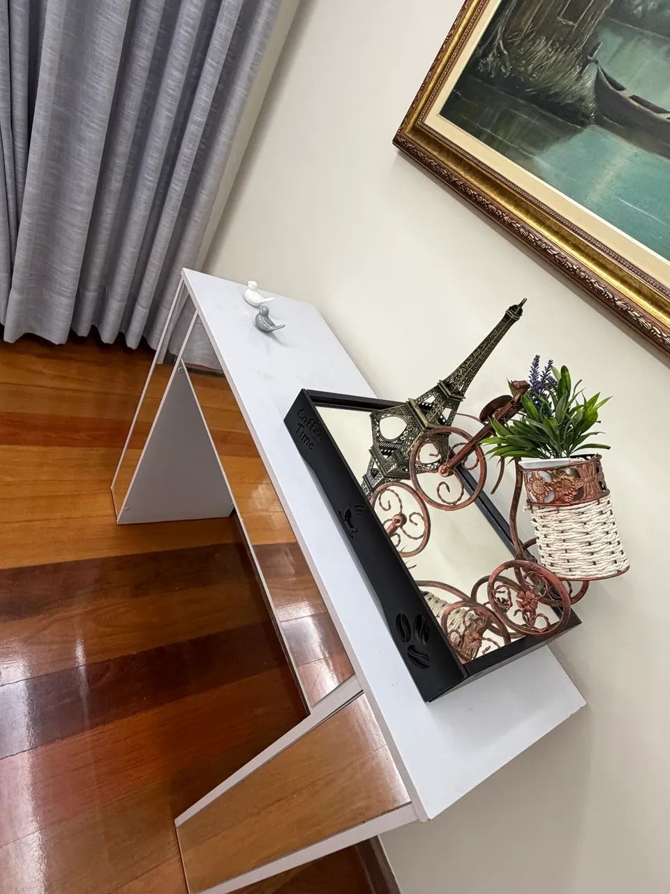 Vendo mesa de jantar,abajur de pé,espelho,buffet,aparador,cristaleira e 1 tv 55 polegadas  - Foto 4