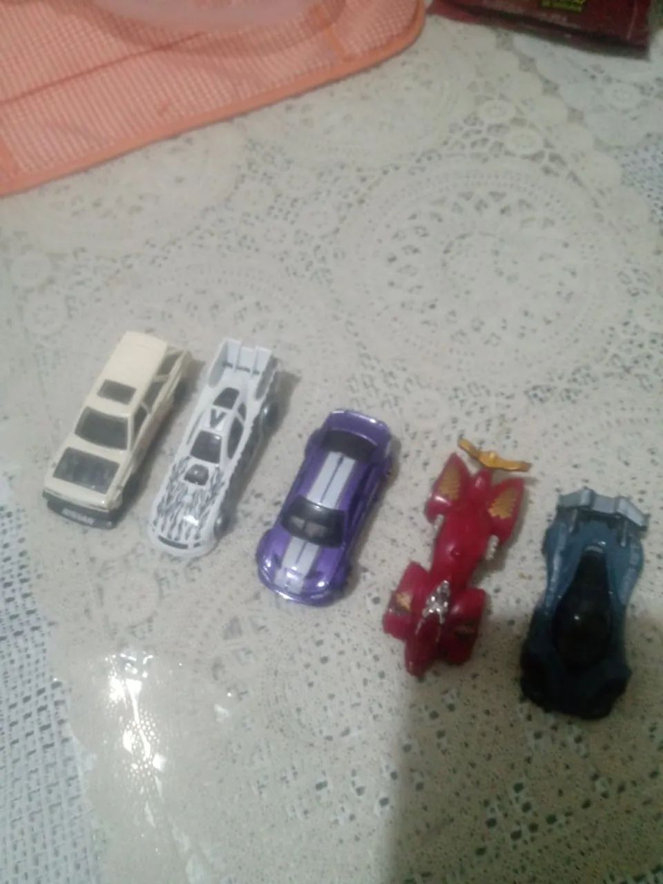 Kit com 5 carrinhos Hotwheels. - Foto 4