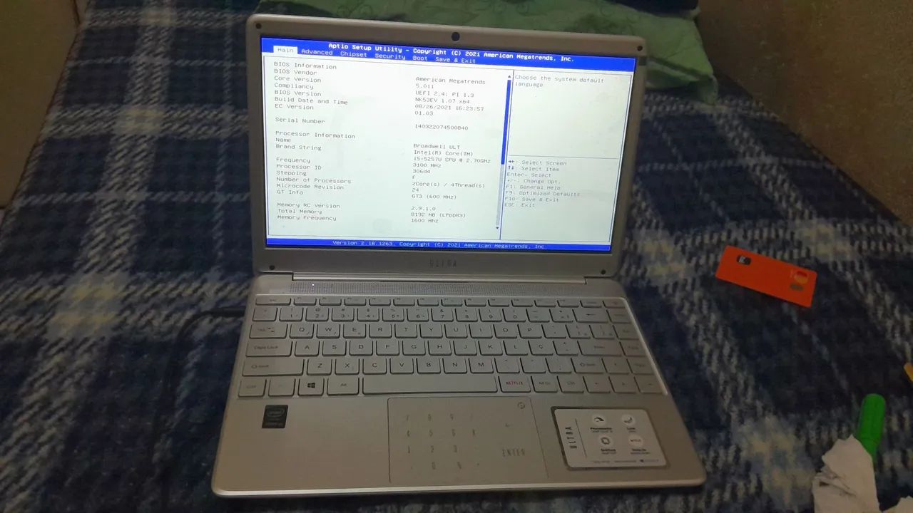 Notebook ULTRA i5 8GB - Liga - Sem SSD - Para arrumar ou peças