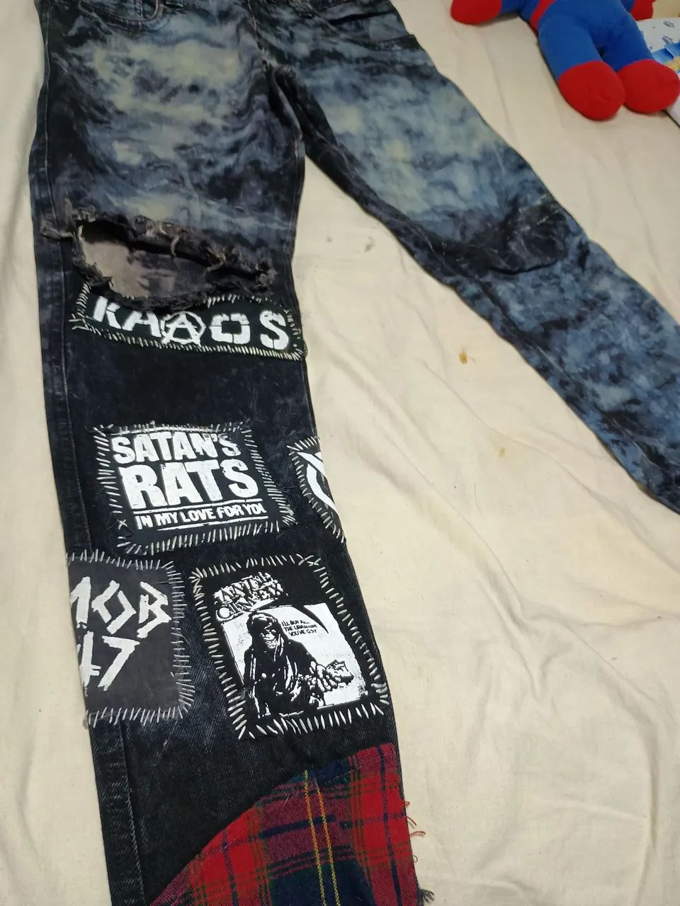 Calça Por Akazzo estilo punk - Foto 2