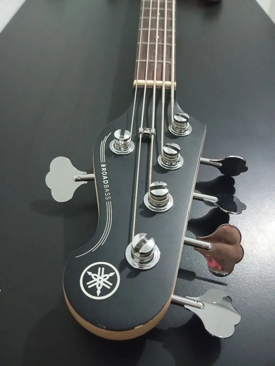 Contrabaixo Yamaha BB 235 com TB TECH DELTA 