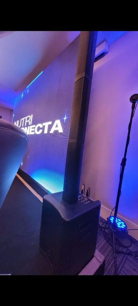 2 Caixas de som vertical Slim ativas.