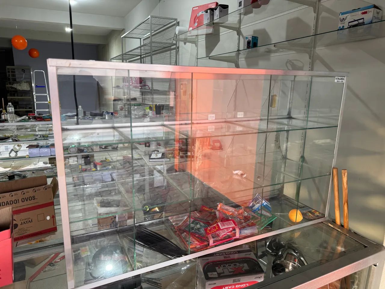 Baleiro Vitrine Expositora de Vidro com Estrutura de Alumínio - Ótimo Estado