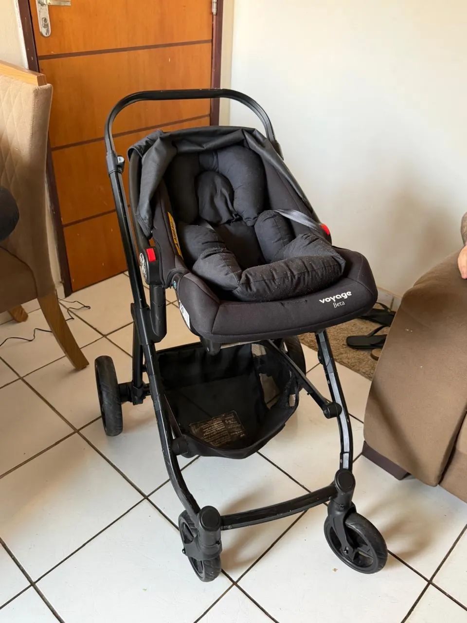 Carrinho de bebê com Moisés, bebê conforto   - Foto 5